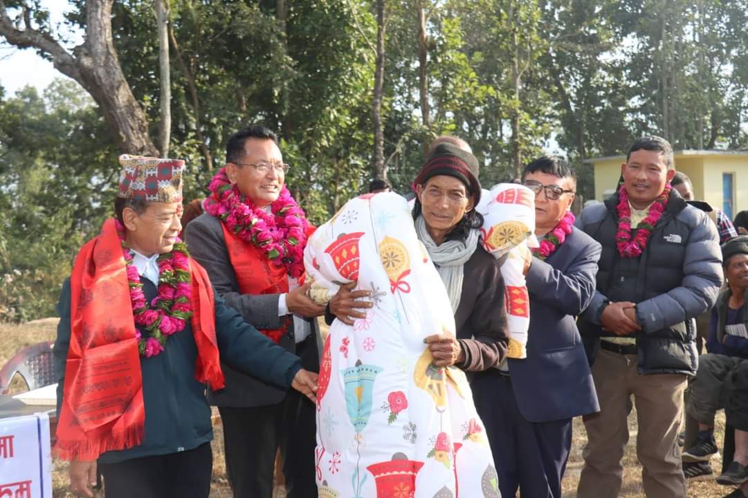 हरिहरपुरगढी गाउँपालिकाद्वारा सिरक बितरण