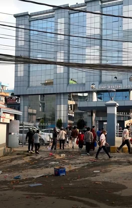 कोटेश्वरको भाट्भटेनी प्रदर्शनकारीले लुटे