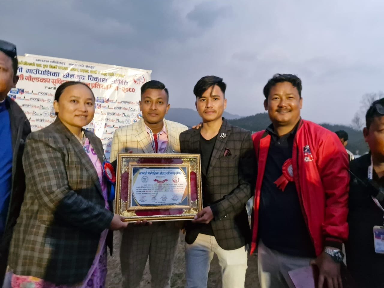 छैठौ बागमती गोल्डकप समापनमा नगद रु.१५००० सहित पत्रकार :रबिन्द्र वाइबा सम्मानित