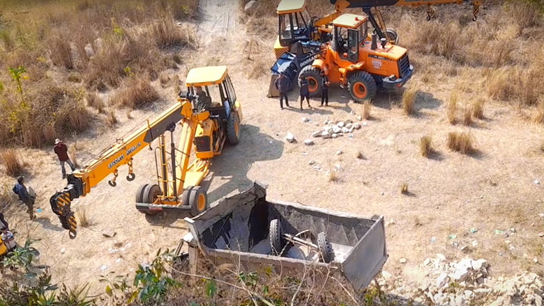 भीमफेदीमा टिपर दुर्घटना एक घाइते