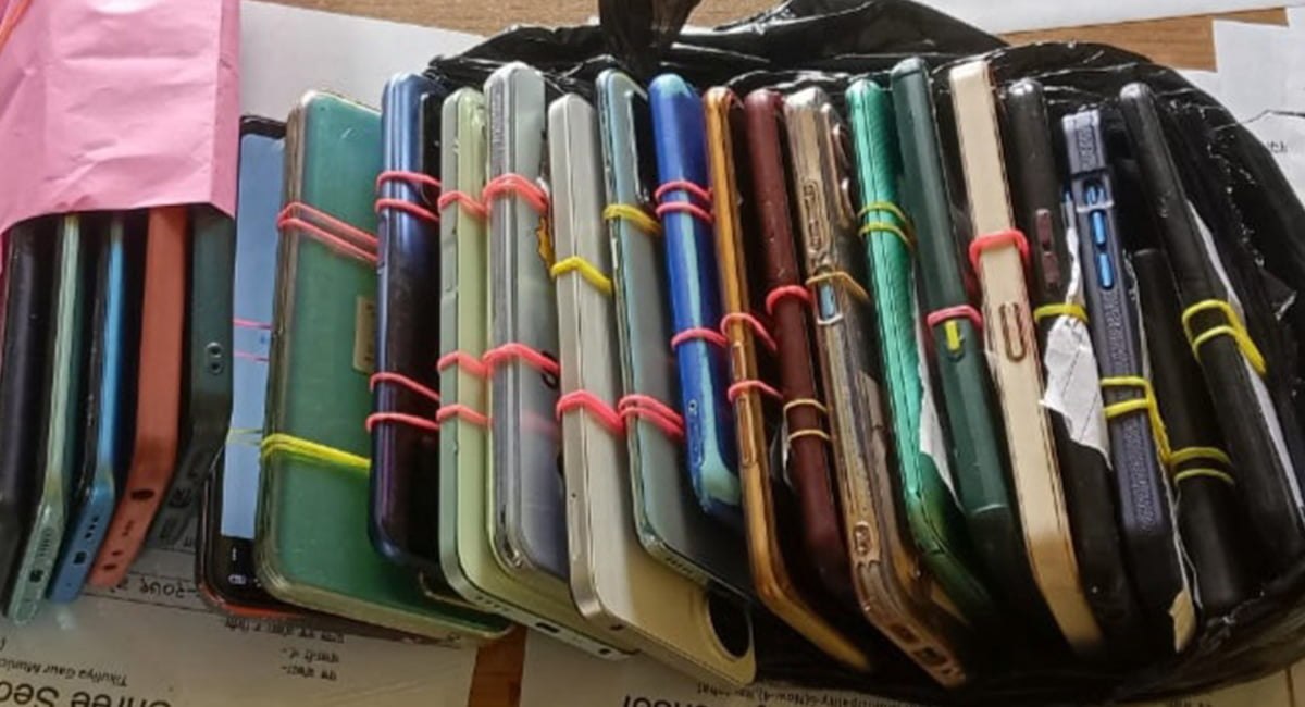 रौतहटमा एसईई परीक्षा हलबाट ५ सय थान मोबाइल बरामद गरियो