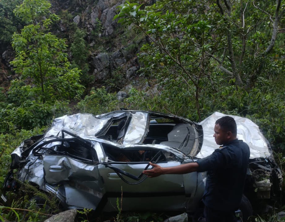 भिमफेदीको जुरिखेतमा कार दुर्घटना हुदा ३ को मृत्यु २ घाइते