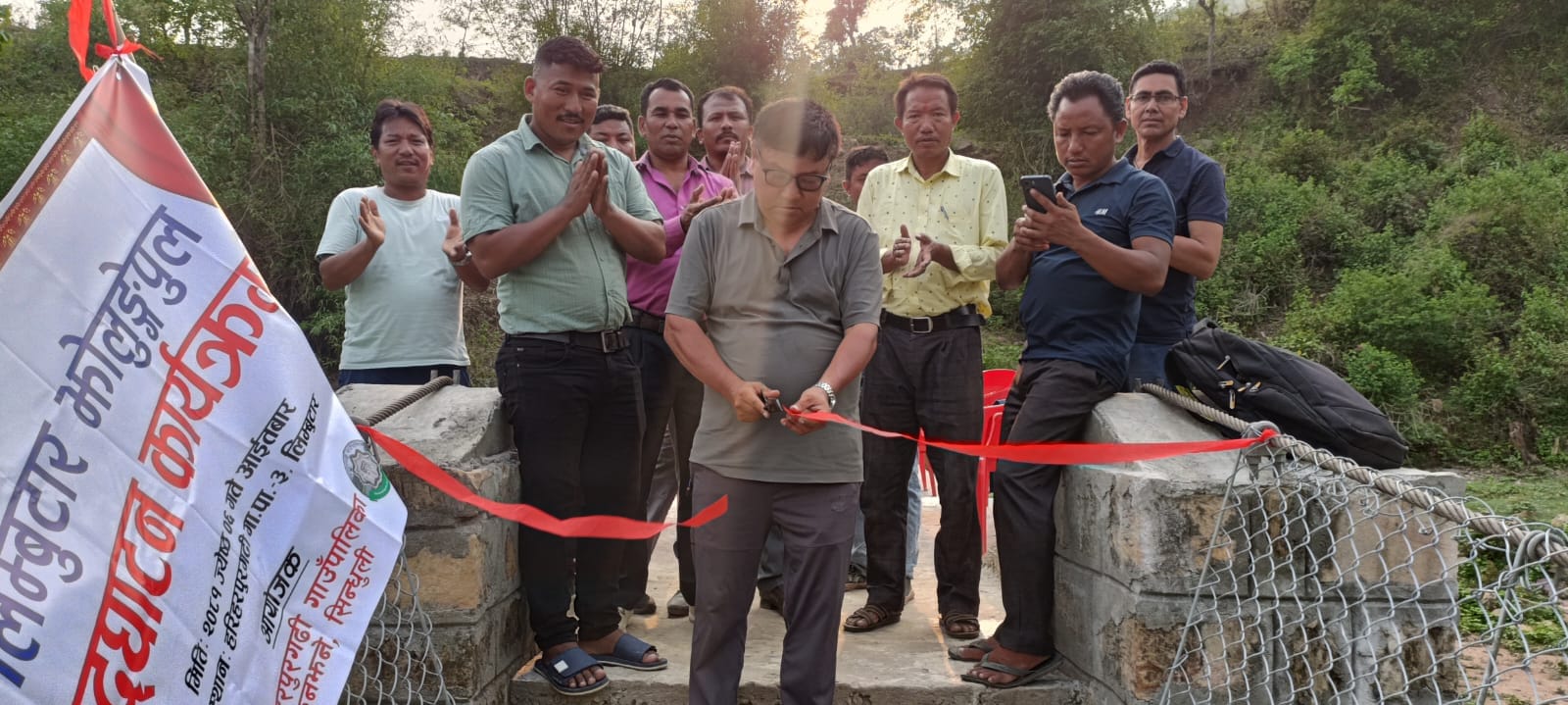 हरिहरपुरगढीको लिम्बुटारमा झोलुङ्गे पुल उद्घाटन ,स्थानिय हर्षित