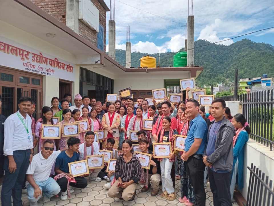 मनहरीमा एसईईमा उत्कृष्ट नतिजा ल्याउनेलाई सम्मान