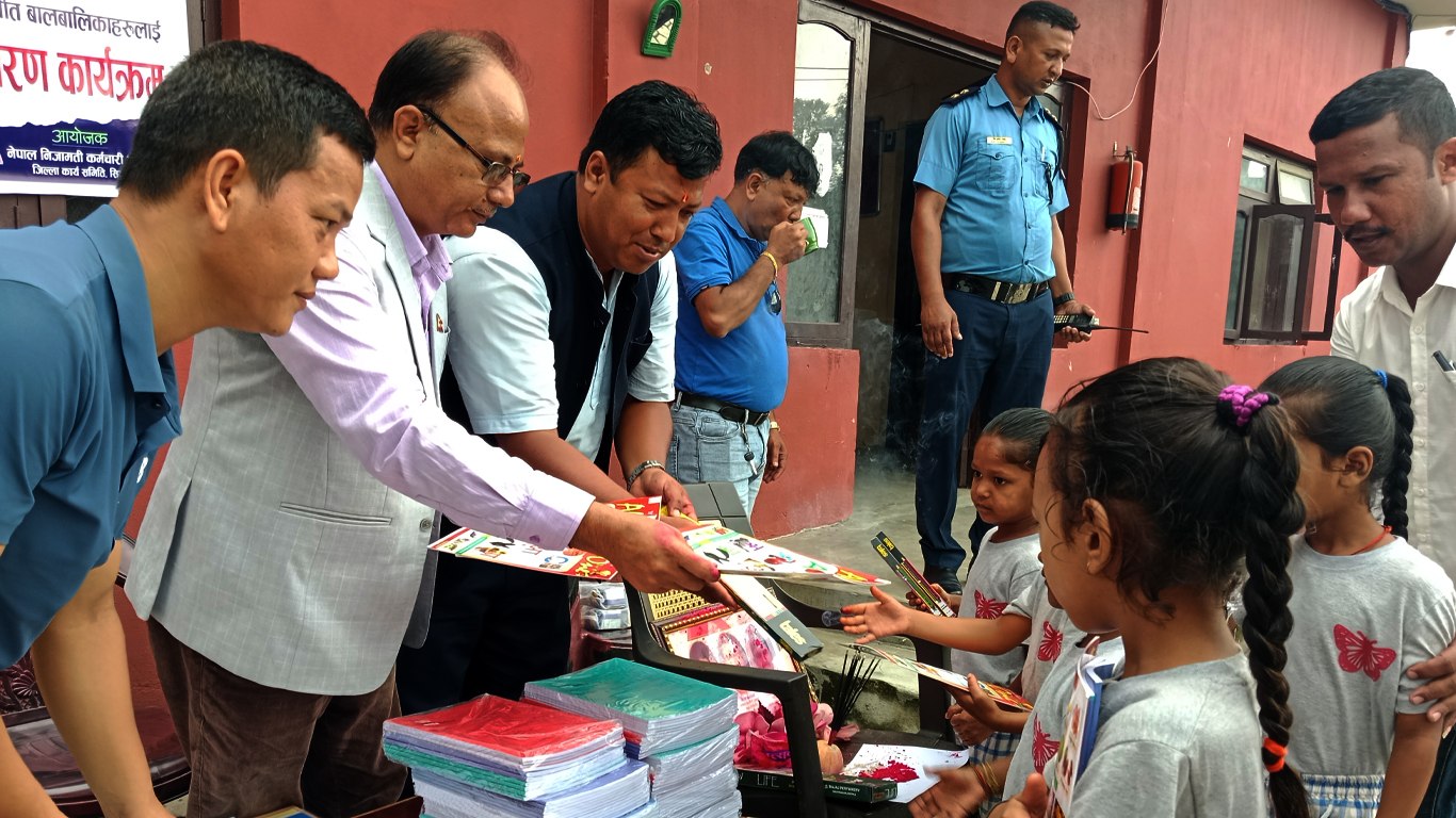 मनोज झपेन्द्र स्मृति दिवस- कारागारका आश्रित बालबालिकालाई शैक्षिक सामाग्री वितरण