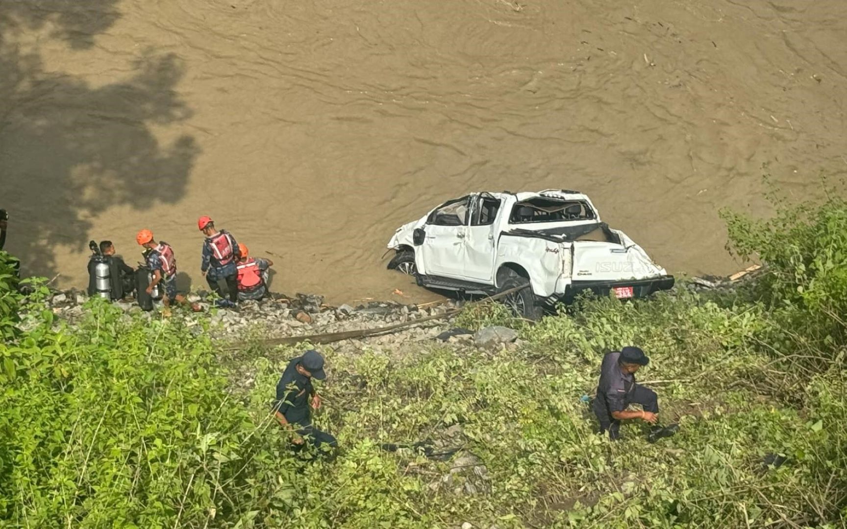 अझै भेटिएन सुनकोशीमा बेपत्ता ३ जना व्यक्त्ति