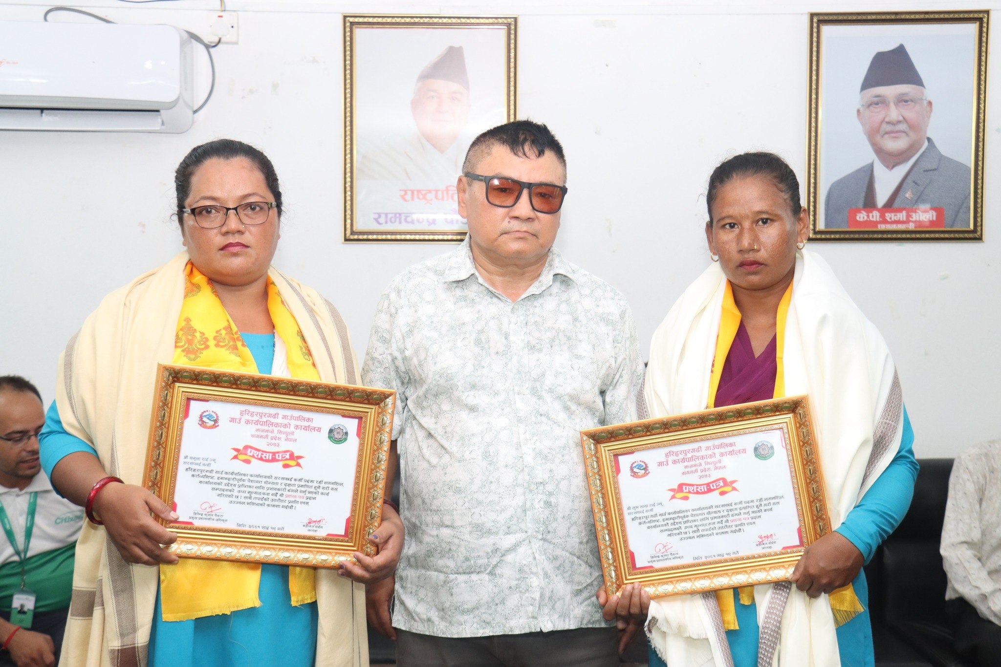 हरिहरपुरगढी गाउँपालिकाले आफ्ना सरसफाईकर्मी महिलालाई सम्मान गर्यो