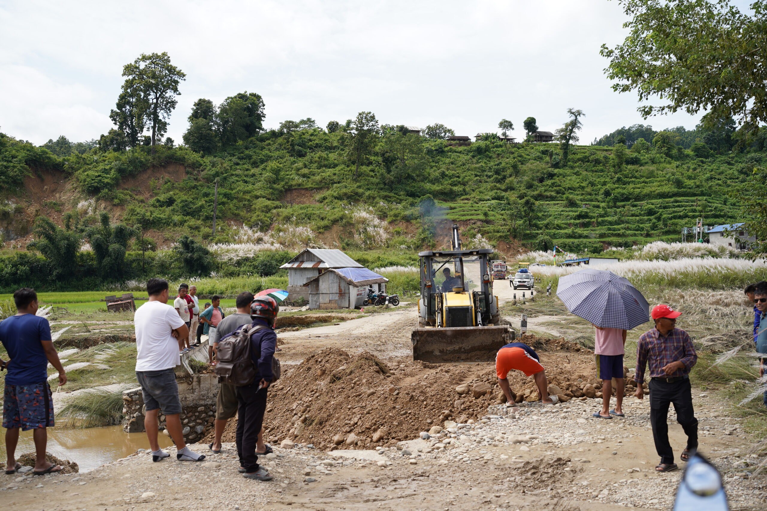 मकवानपुरको बागमतीमा अबरुद्द बाटो खुल्यो