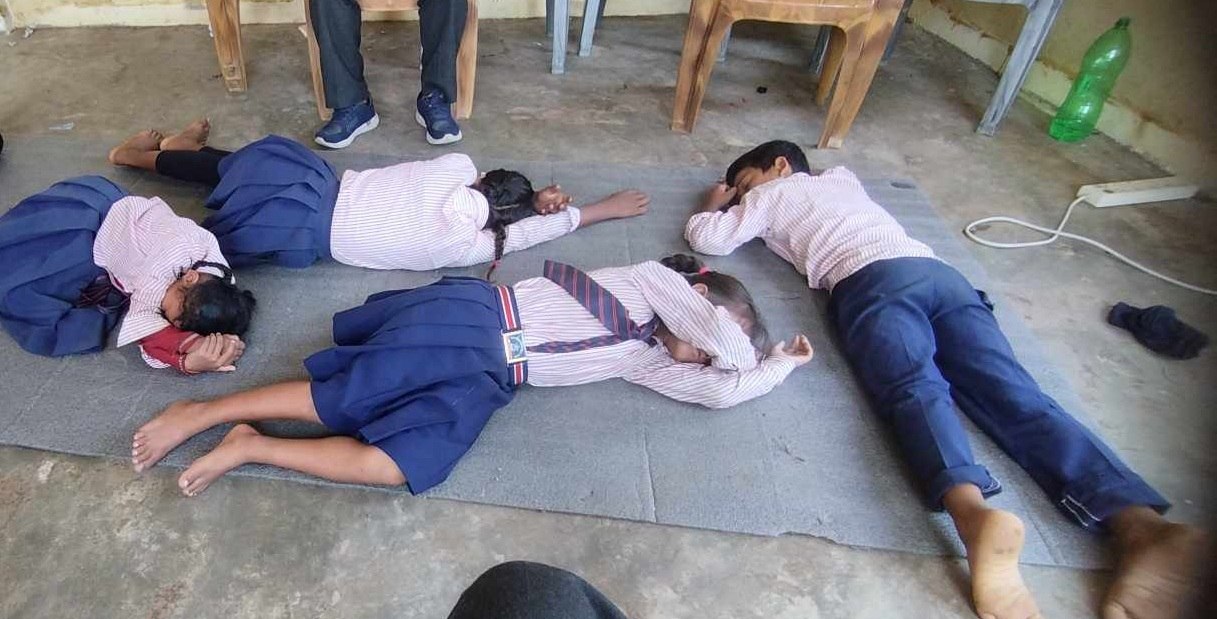 अत्याधिक गर्मीले हरिहरपुरगढीमा कक्षा कोठामै बिद्यार्थी ढले