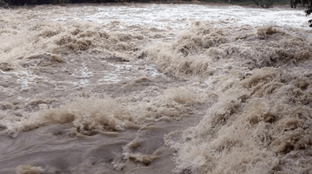 मनहरीमा खहरेले बगाउँदा एक जना विद्यार्थीको मृत्युु