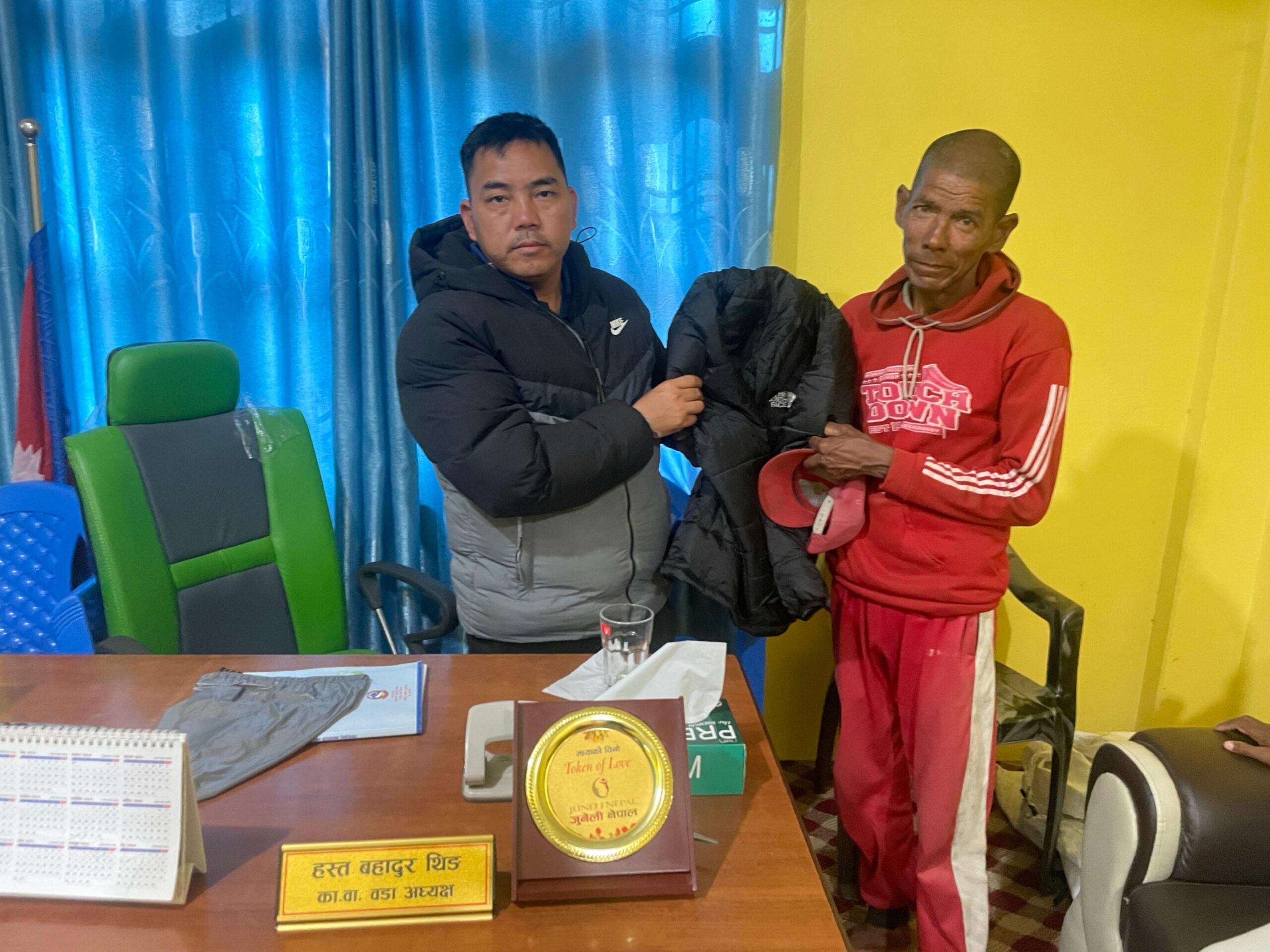 माझगाउँमा जेष्ठ नागरिकहरुलाई न्यानो कपडा वितरण