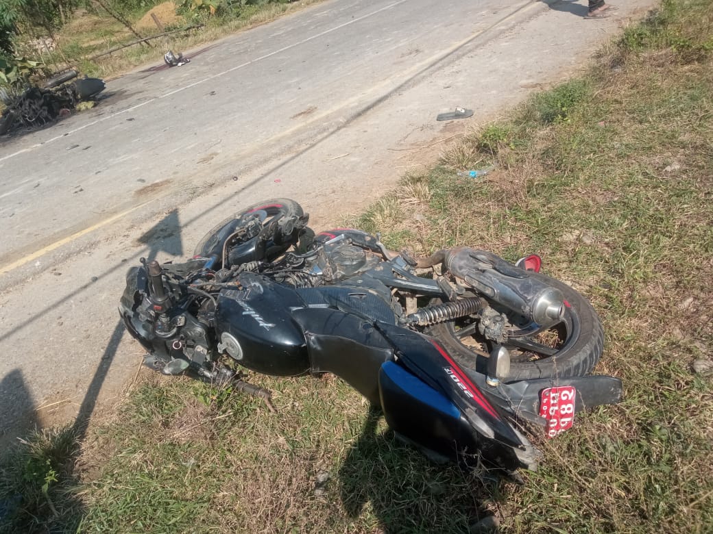 सिन्धुलीमा ट्रकले बाईकलाई ठक्कर दिदा २ को मृत्यु ४ घाईते