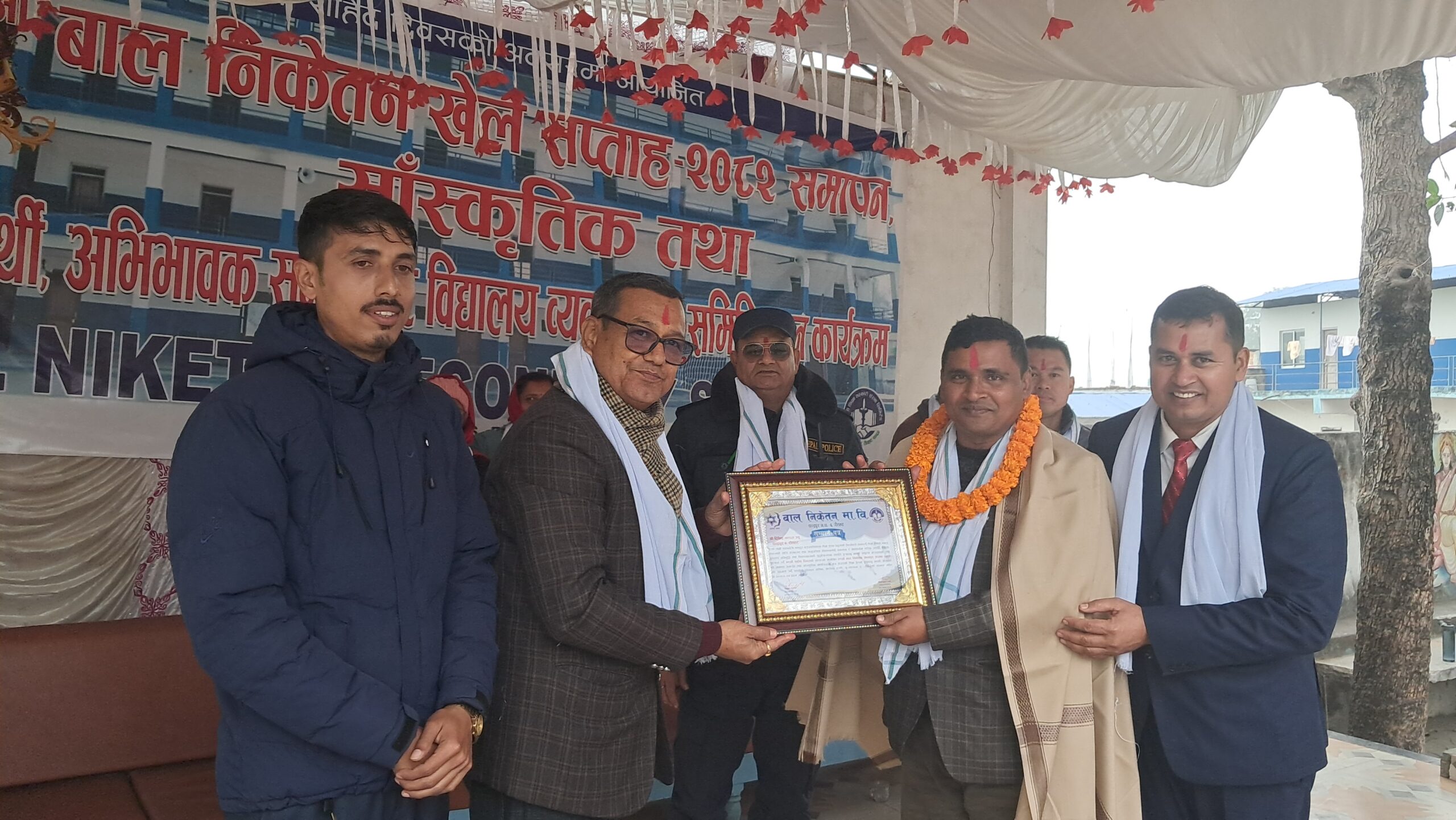 शैक्षिक विकासमा योगदान पुर्याएको भन्दै नगर शिक्षा अधिकारी मण्डल सम्मानित